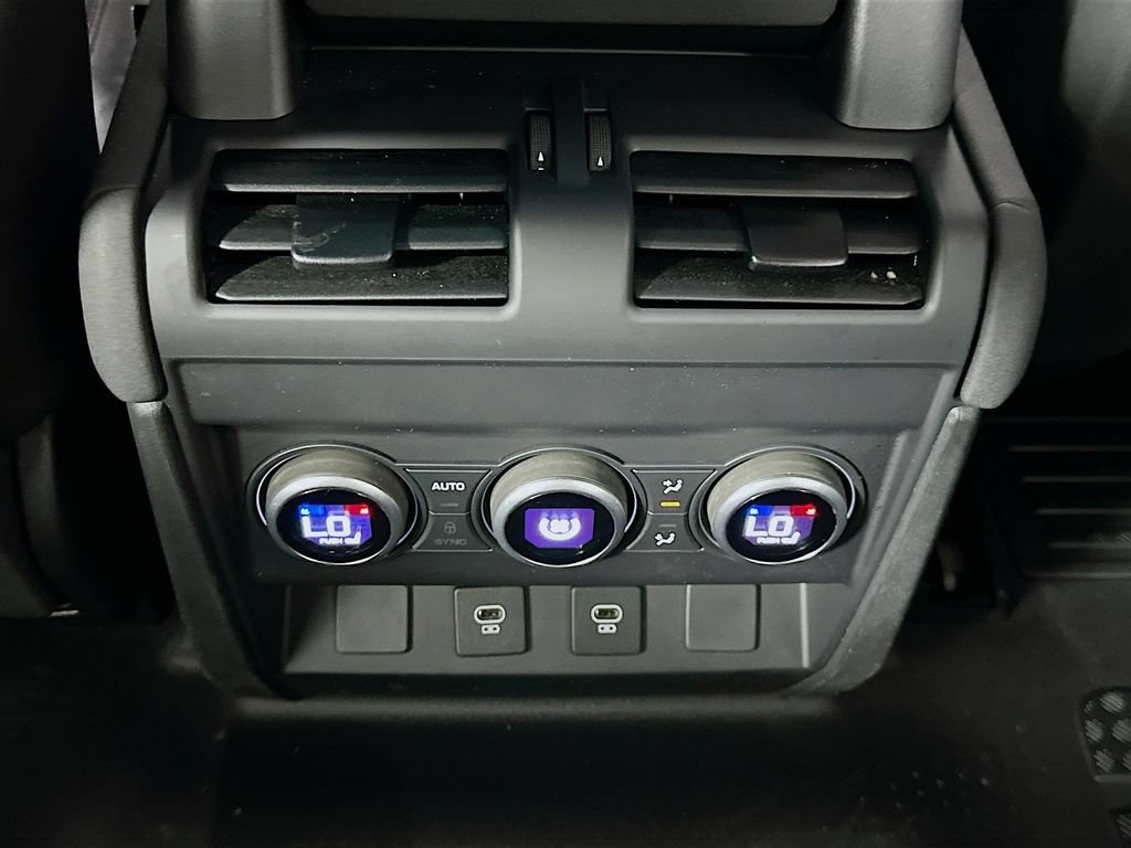 Used 2023 Land Rover Defender 90 SE AWD/4WD image 26