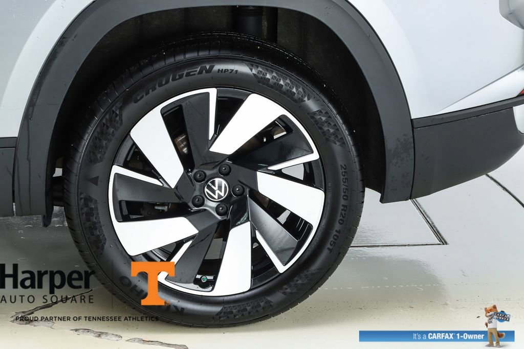 Used 2024 Volkswagen Atlas Cross Sport SE w/ Panoramic Sunroof Package image 6