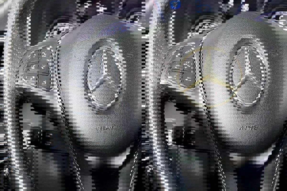 Used 2015 Mercedes-Benz C 300 Sport image 26