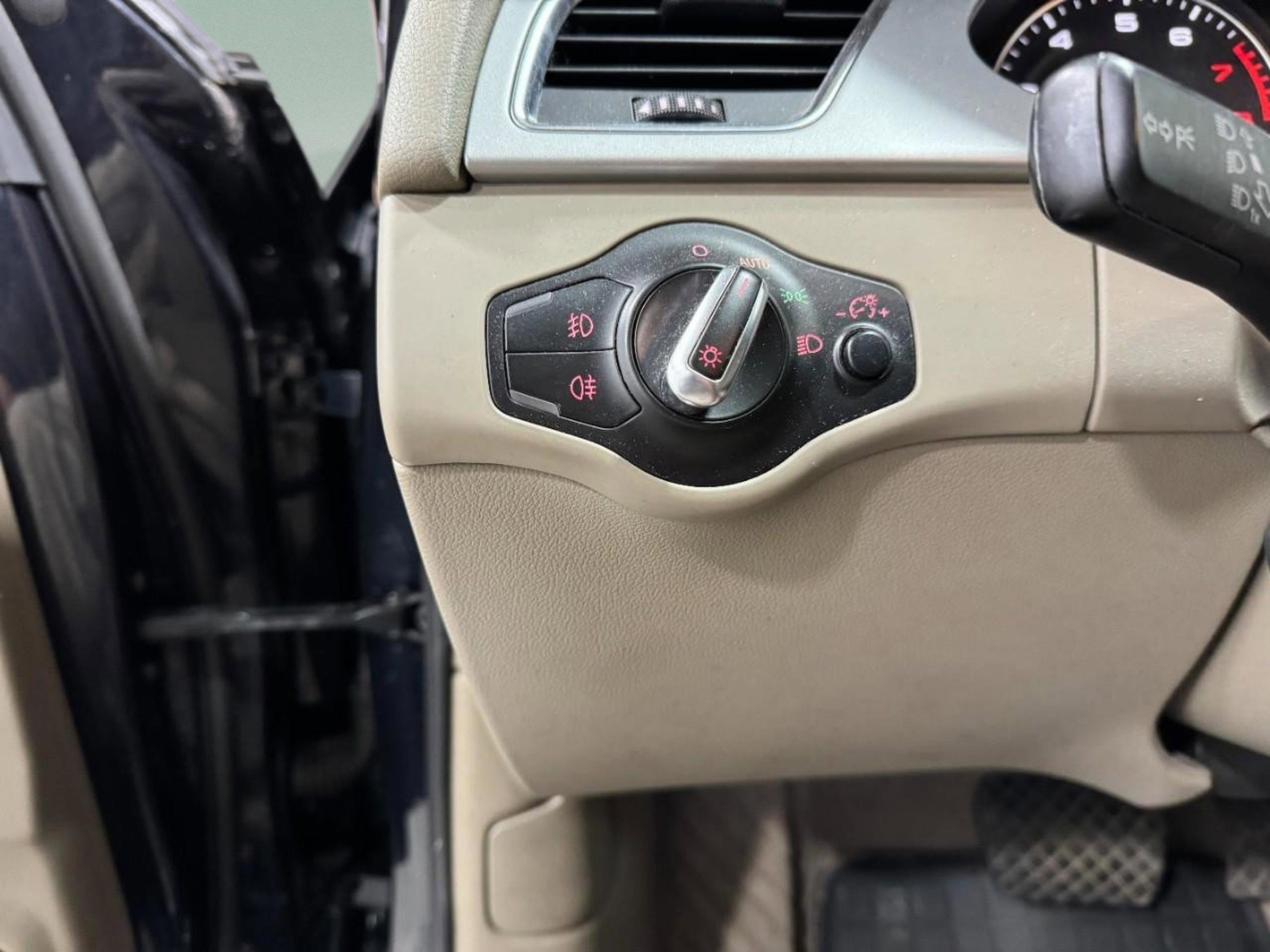 Used 2012 Audi A4 2.0T Premium w/ Convenience Pkg image 29