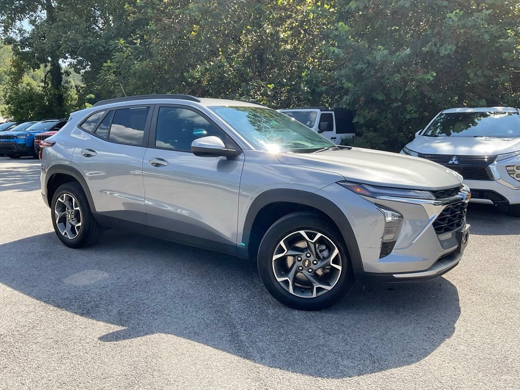 Used 2025 Chevrolet Trax LT w/ LT Convenience Package