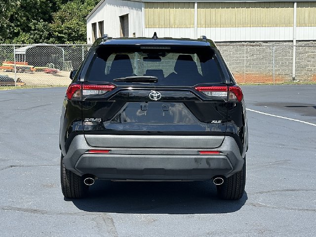 Used 2021 Toyota RAV4 XLE Premium FWD image 6