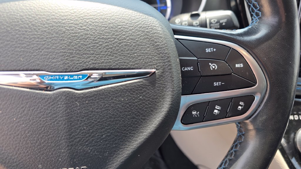 Used 2021 Chrysler Pacifica Touring-L FWD image 15
