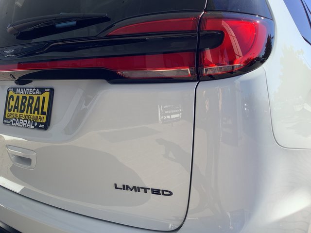 New 2026 Chrysler Pacifica Limited image 41