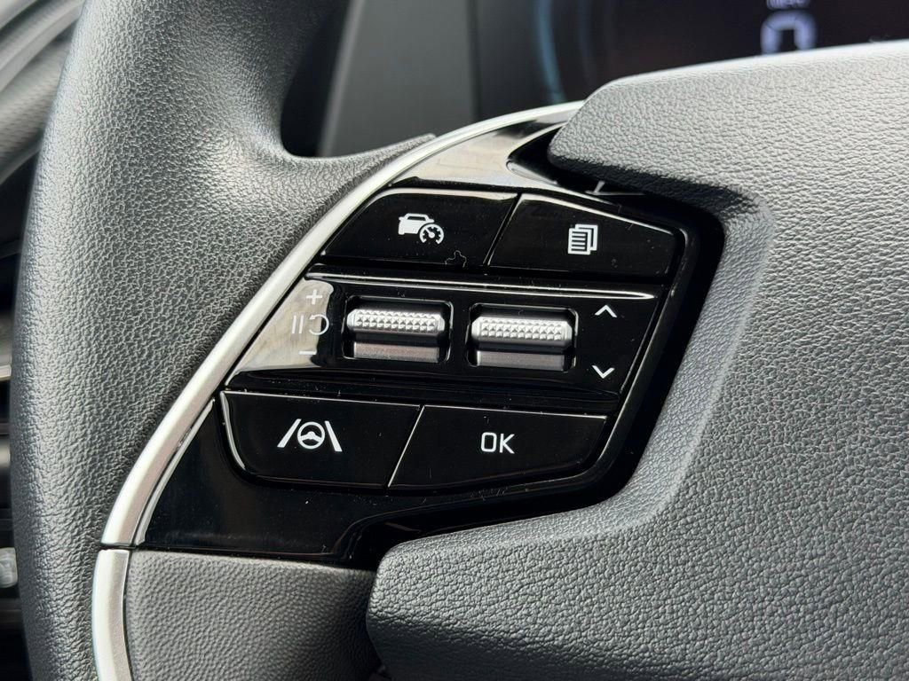 Used 2025 Kia Niro LX FWD image 18