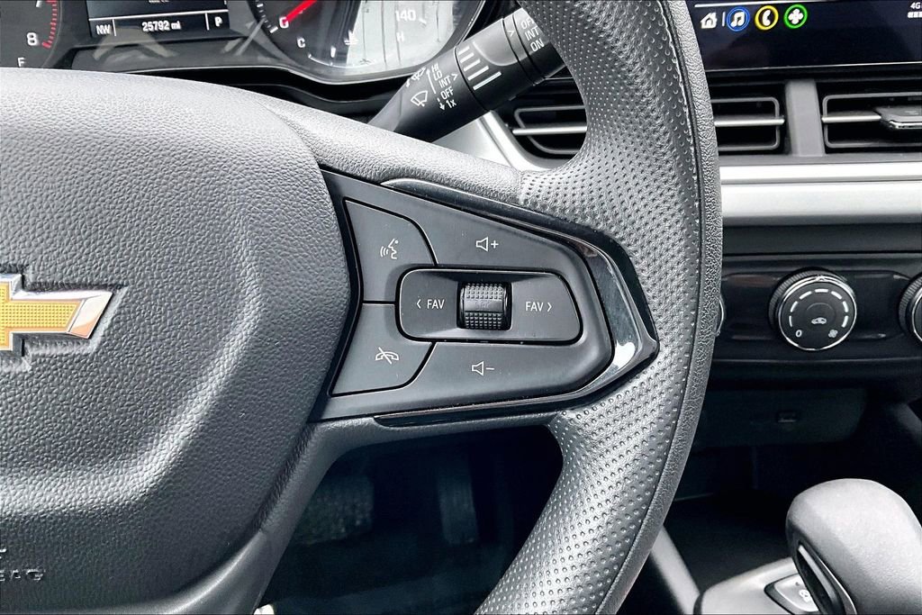 Used 2025 Chevrolet Trax LS image 19