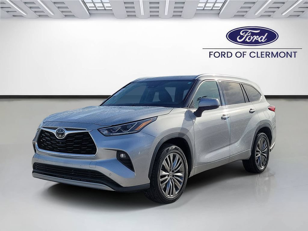 Used 2021 Toyota Highlander Platinum FWD image 2