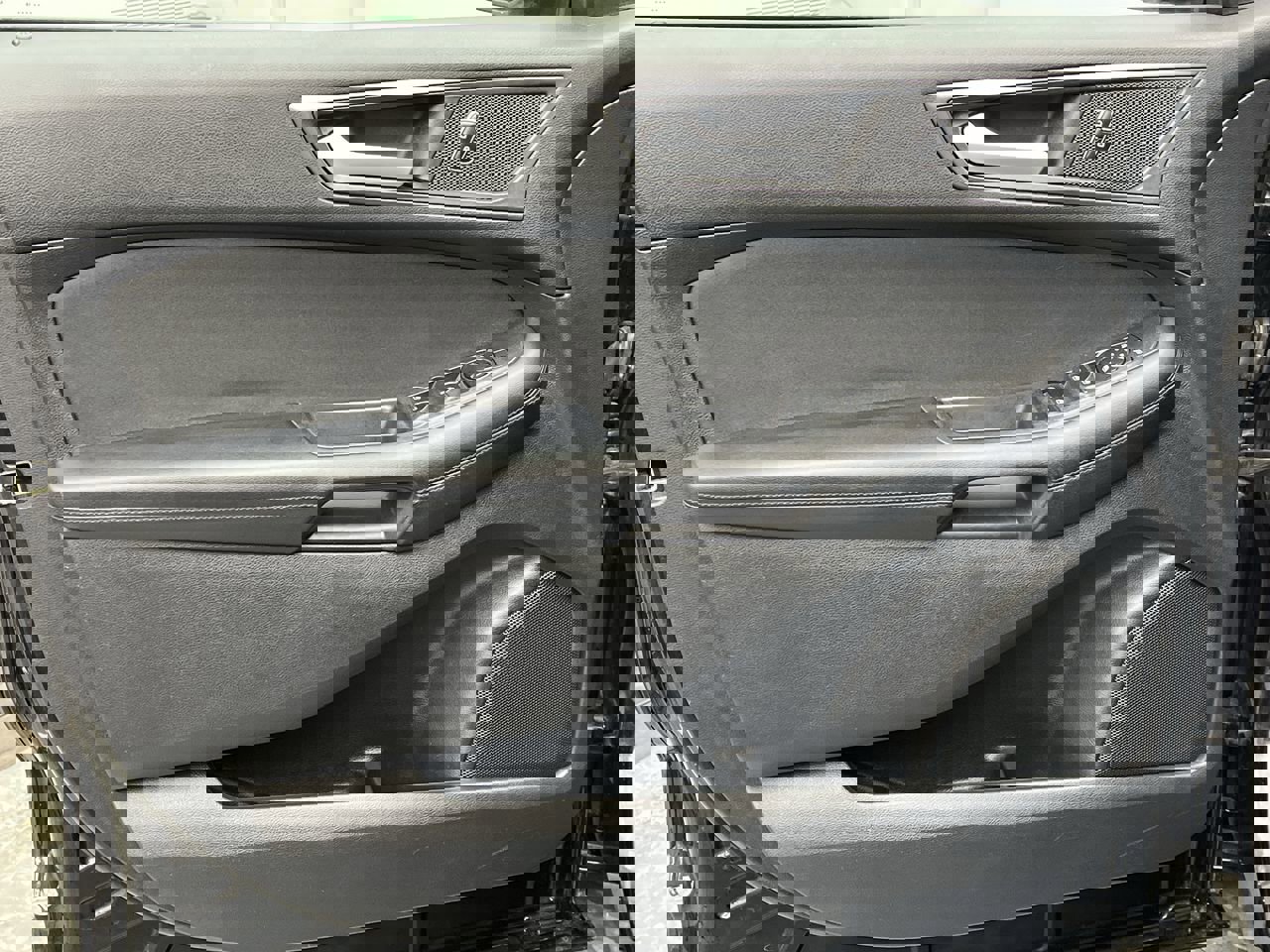 Used 2018 Ford Edge SE image 6