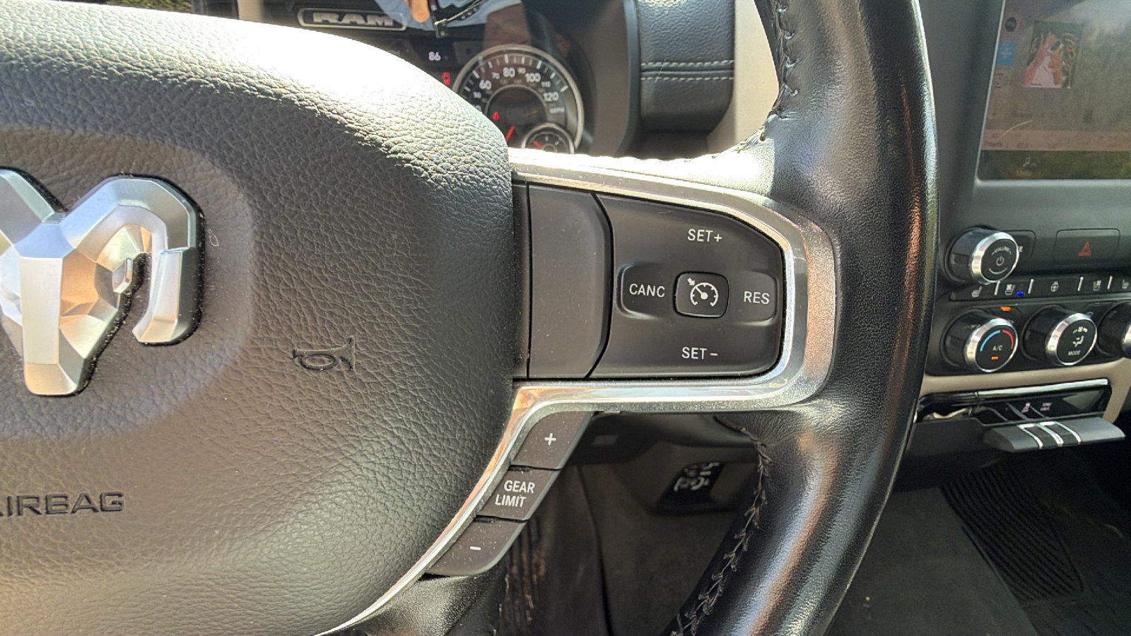 Used 2022 RAM 1500 Laramie RWD image 29