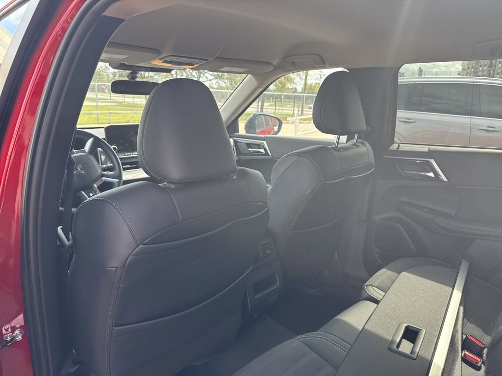 Used 2024 Mitsubishi Outlander SE image 14