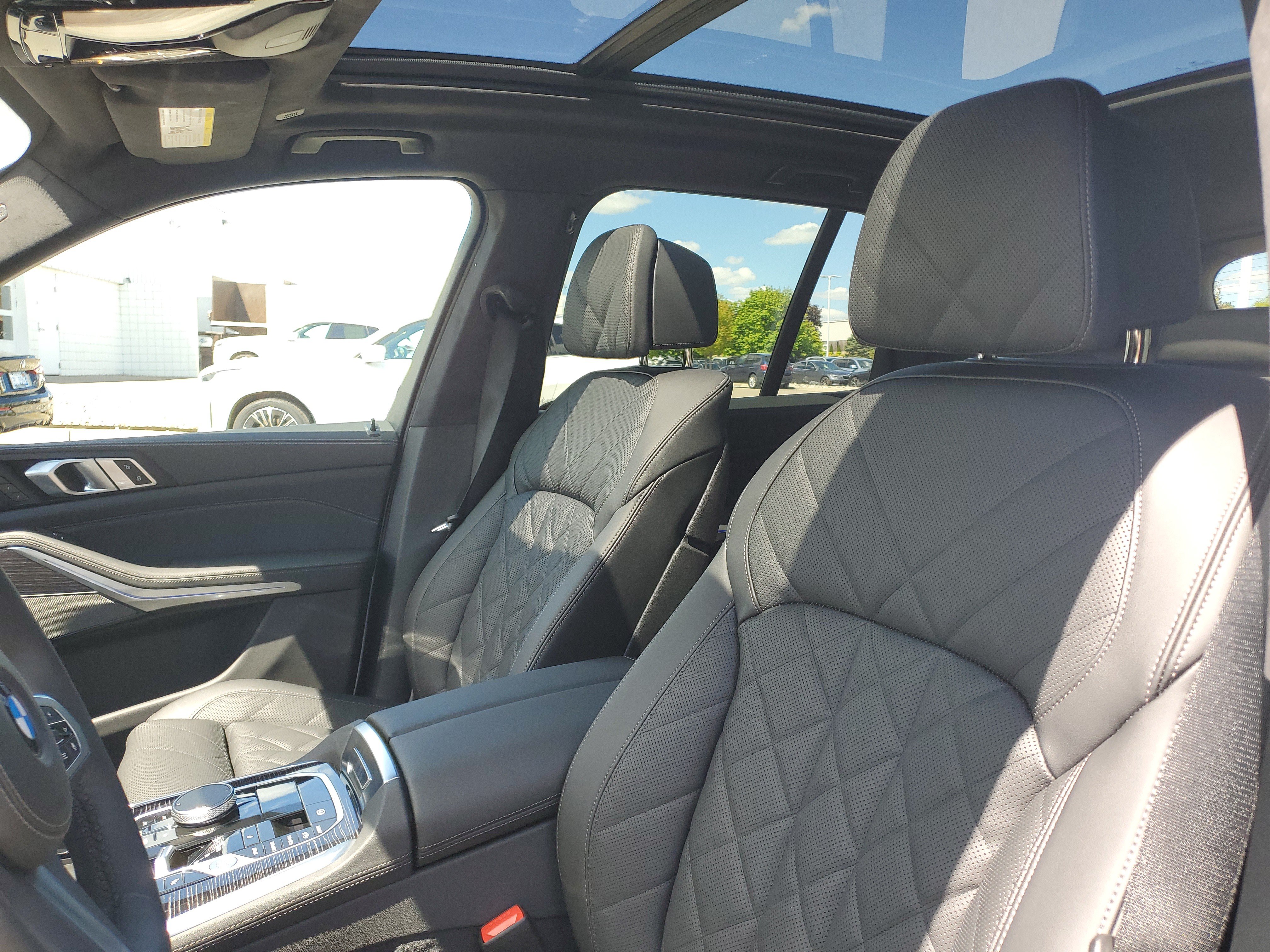 New 2026 BMW X5 xDrive40i w/ M Sport Package AWD/4WD image 7