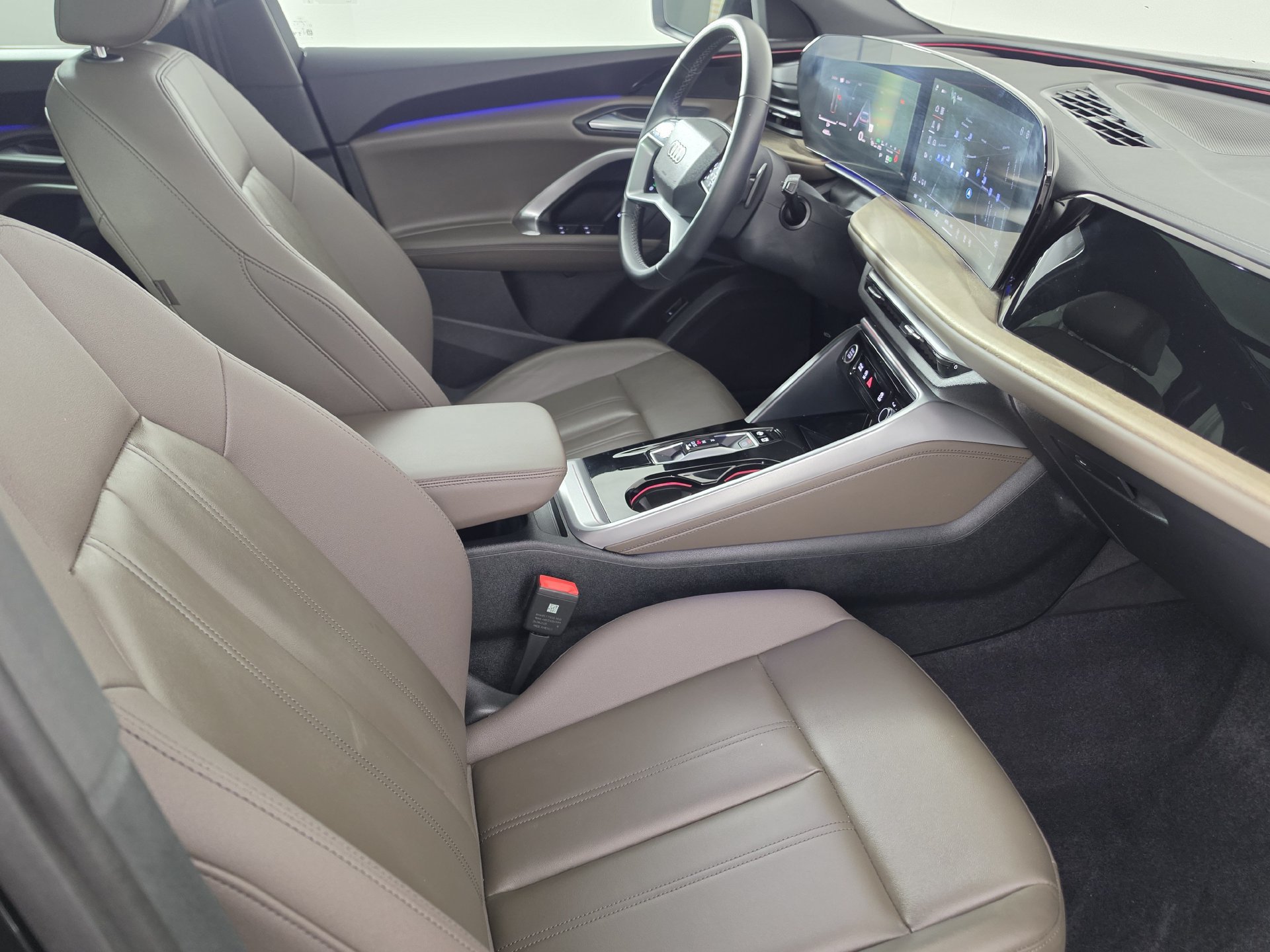 Used 2025 Audi Q5 Premium w/ Convenience Package AWD/4WD image 32