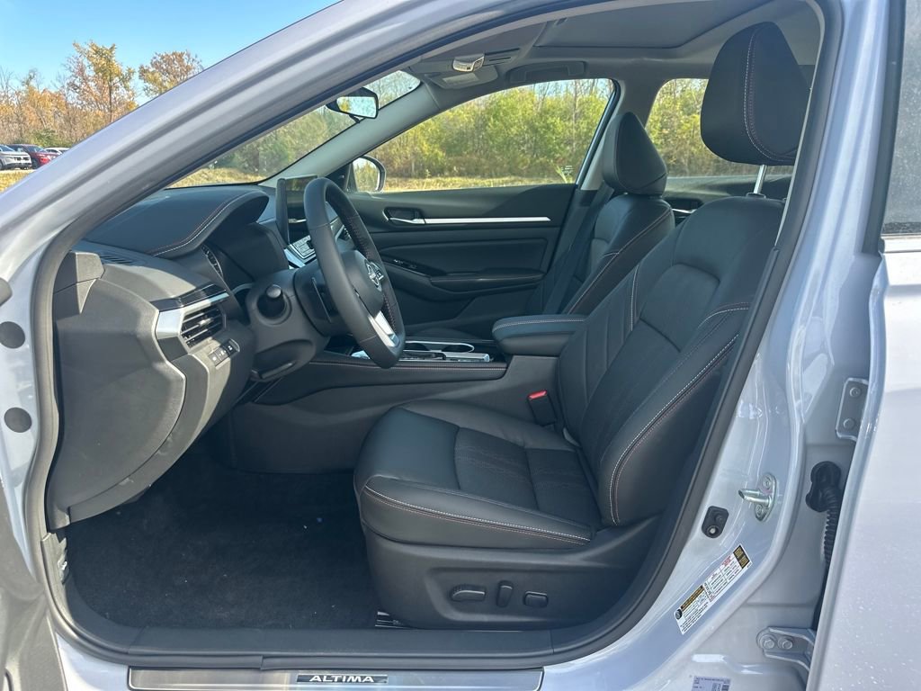 New 2025 Nissan Altima 2.5 SR w/ SR Premium Package image 9