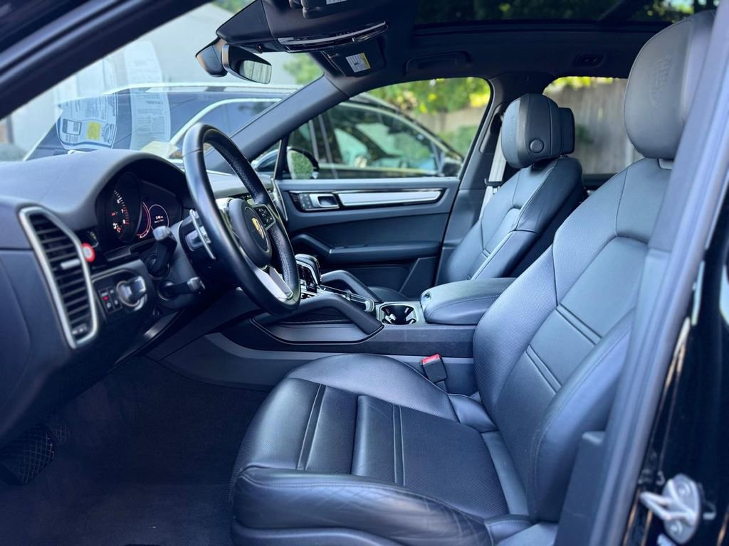 Used 2023 Porsche Cayenne Platinum Edition AWD/4WD image 17