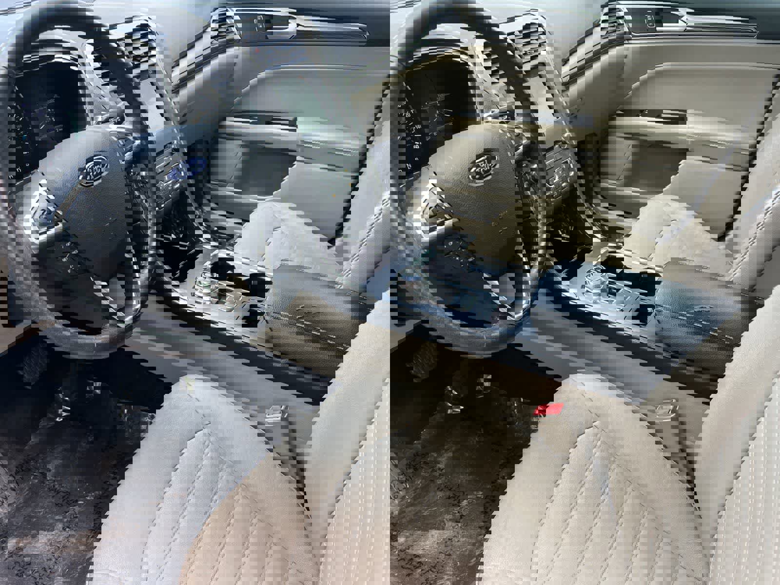 Used 2017 Ford Fusion SE w/ Fusion SE Technology Package FWD image 12