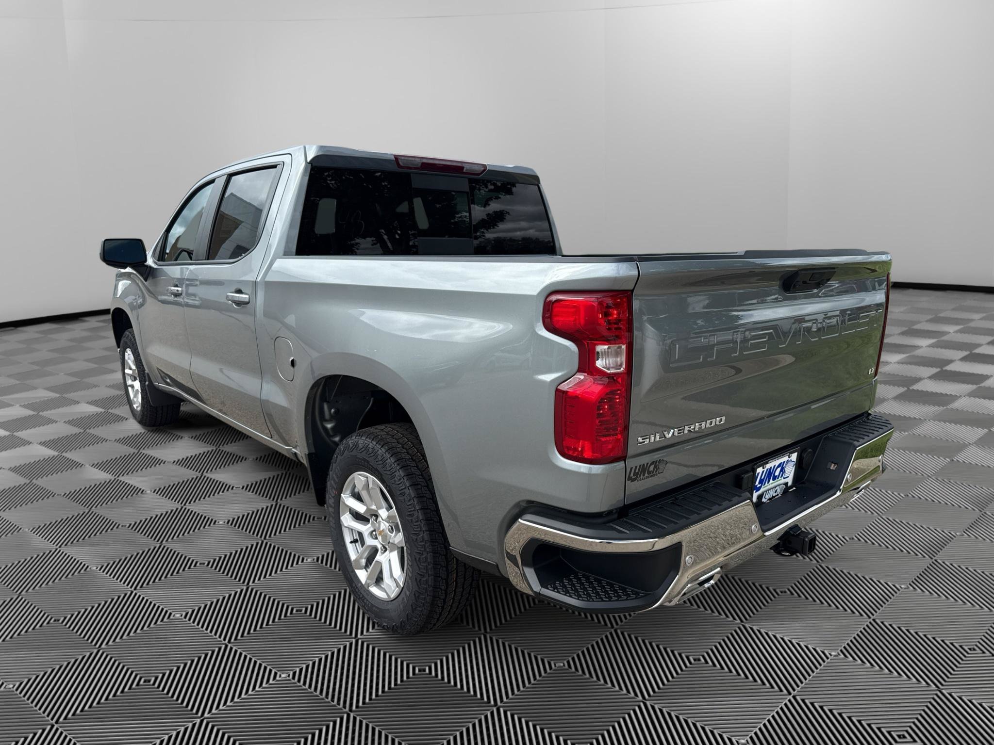 New 2026 Chevrolet Silverado 1500 LT w/ Z71 Off-Road Package AWD/4WD image 3