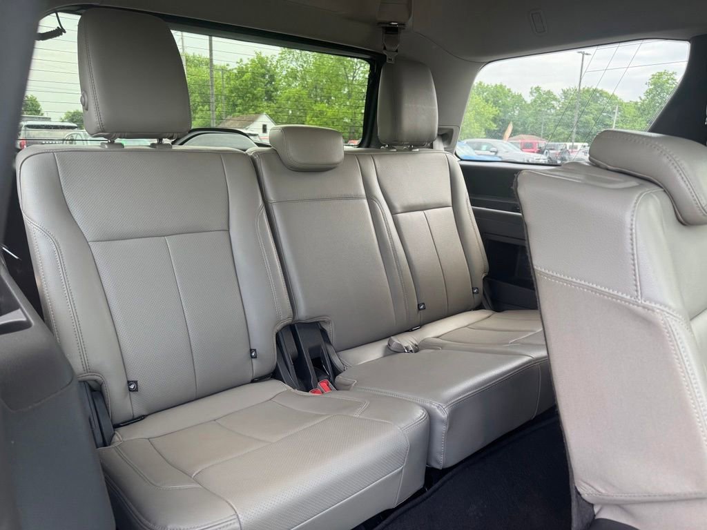 Used 2018 Ford Expedition XLT w/ Equipment Group 202A AWD/4WD image 22