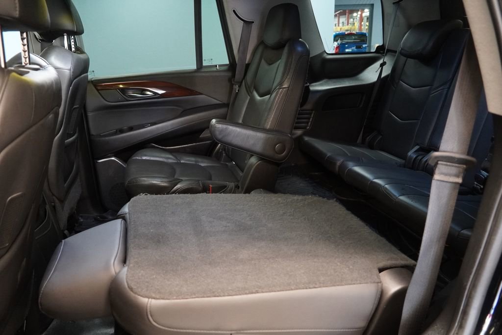 Used 2019 Cadillac Escalade Luxury AWD/4WD image 11