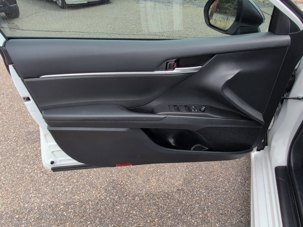Used 2023 Toyota Camry SE FWD image 16