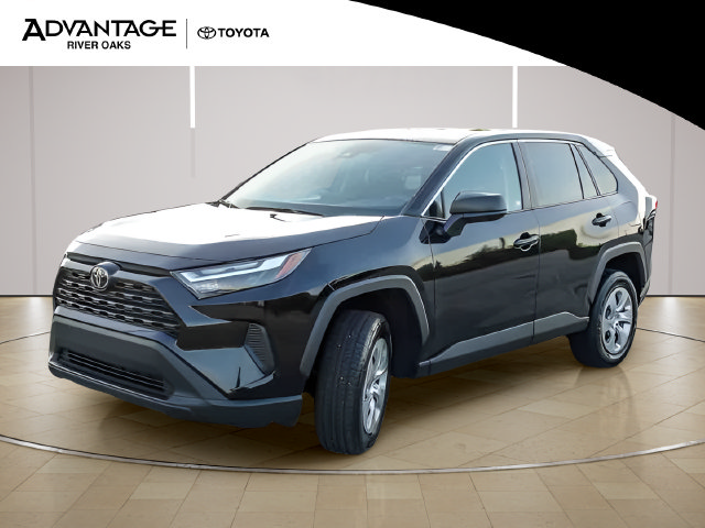Used 2025 Toyota RAV4 LE FWD image 4