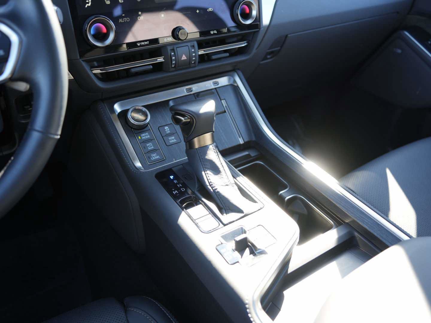 Used 2025 Lexus GX 550 w/ Accessory Package (CT) image 12