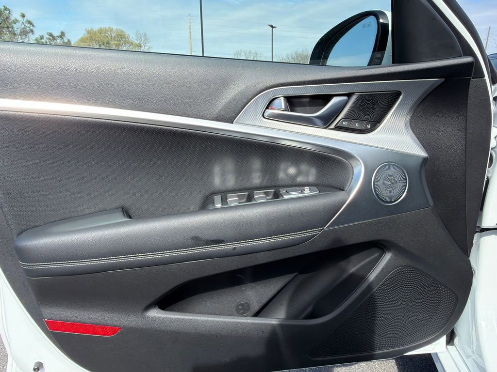 Used 2026 Genesis G70 2.5T Prestige image 9