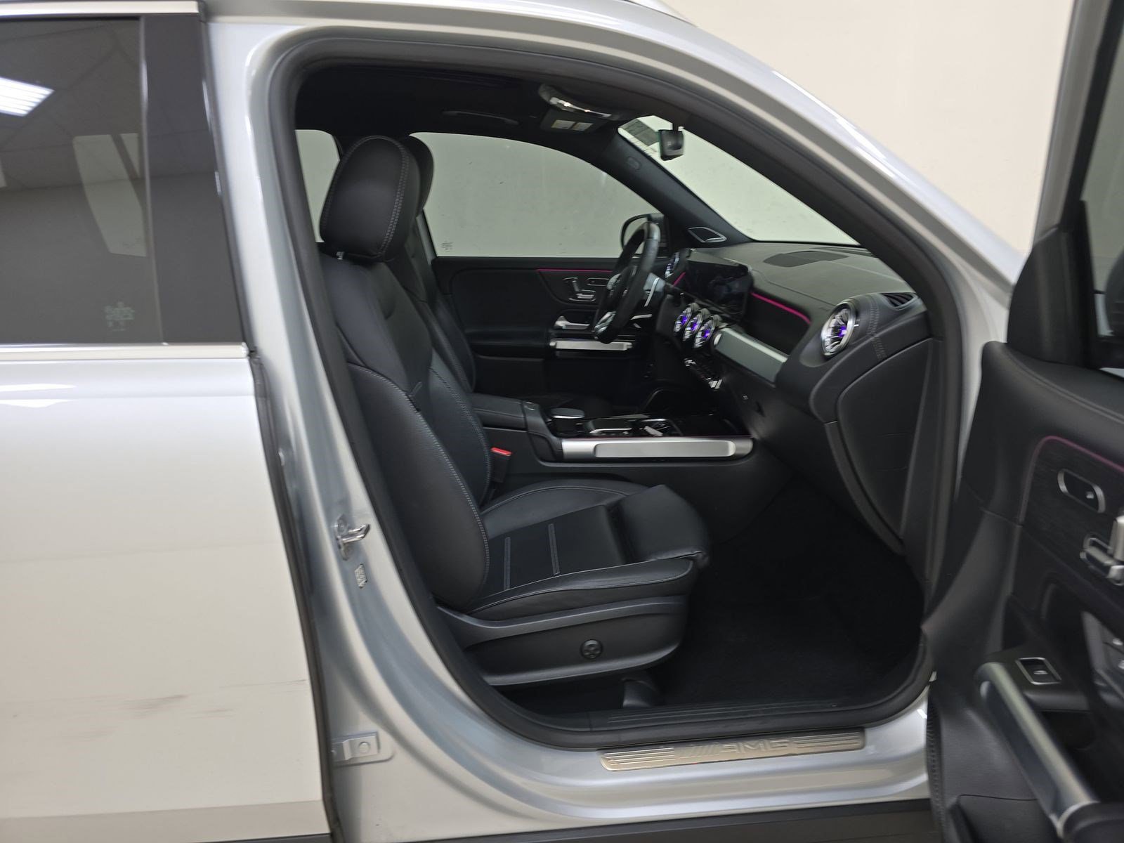 Used 2023 Mercedes-Benz GLB 35 AMG 4MATIC image 11