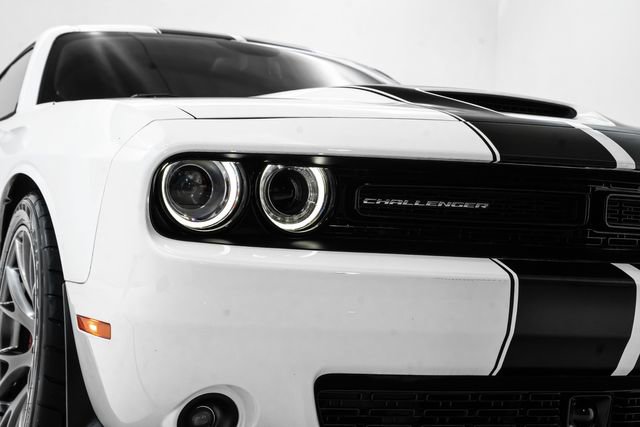 Used 2016 Dodge Challenger SRT w/ Technology Group image 16