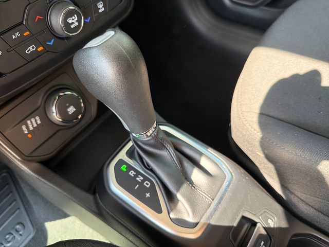 Used 2023 Jeep Renegade Latitude AWD/4WD image 24