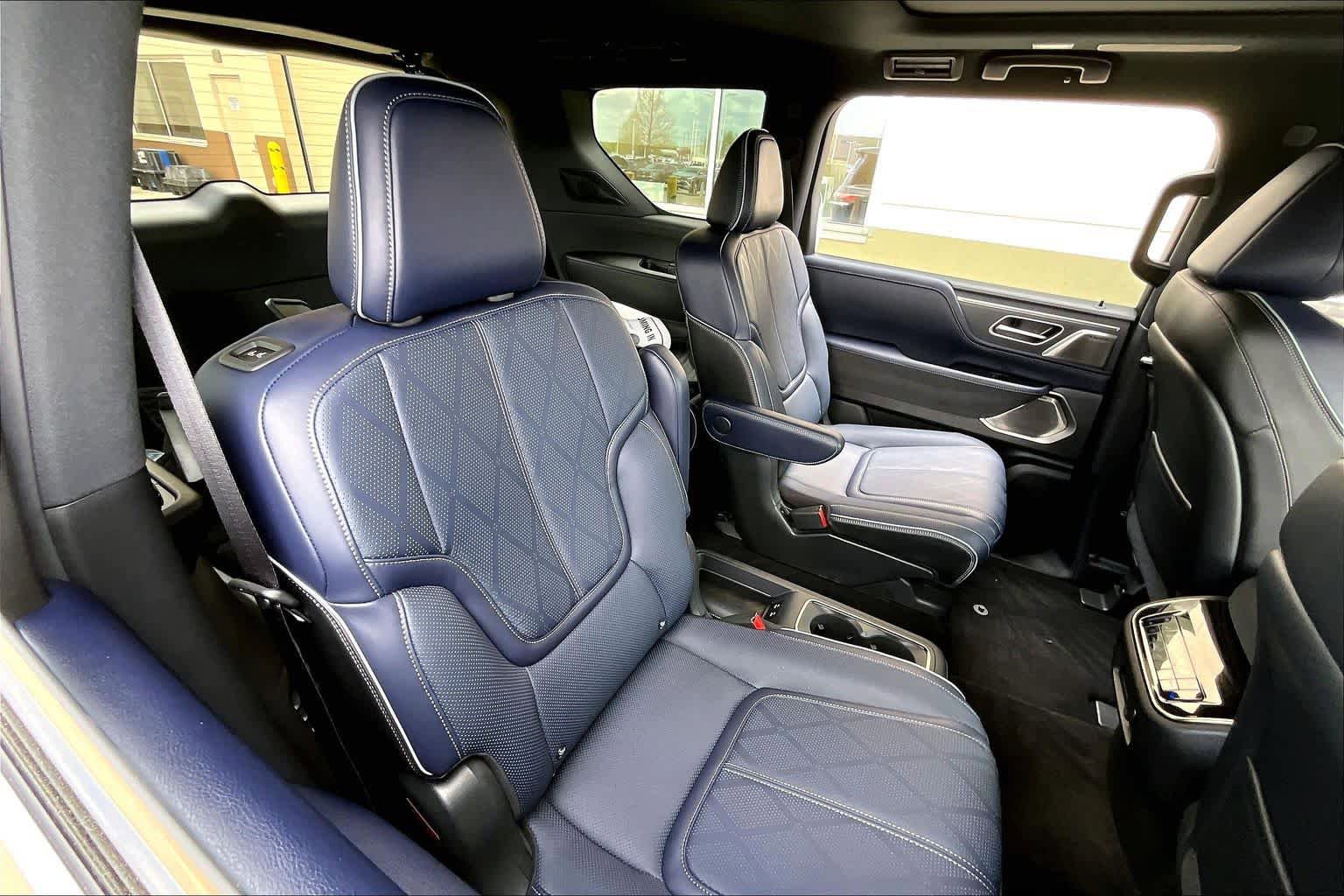 Used 2026 INFINITI QX80 4WD w/ Sport Exterior Package image 18