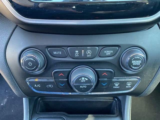 Used 2019 Jeep Cherokee Limited image 25