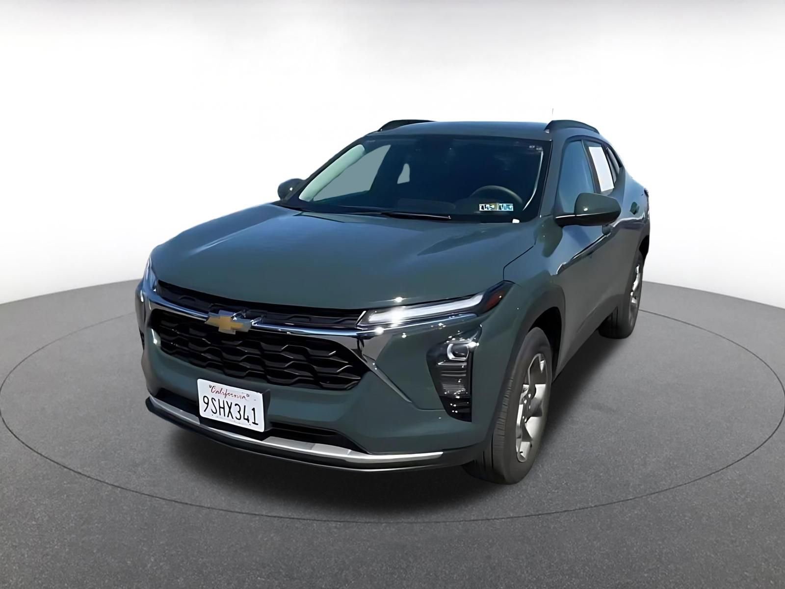Used 2025 Chevrolet Trax LT image 6