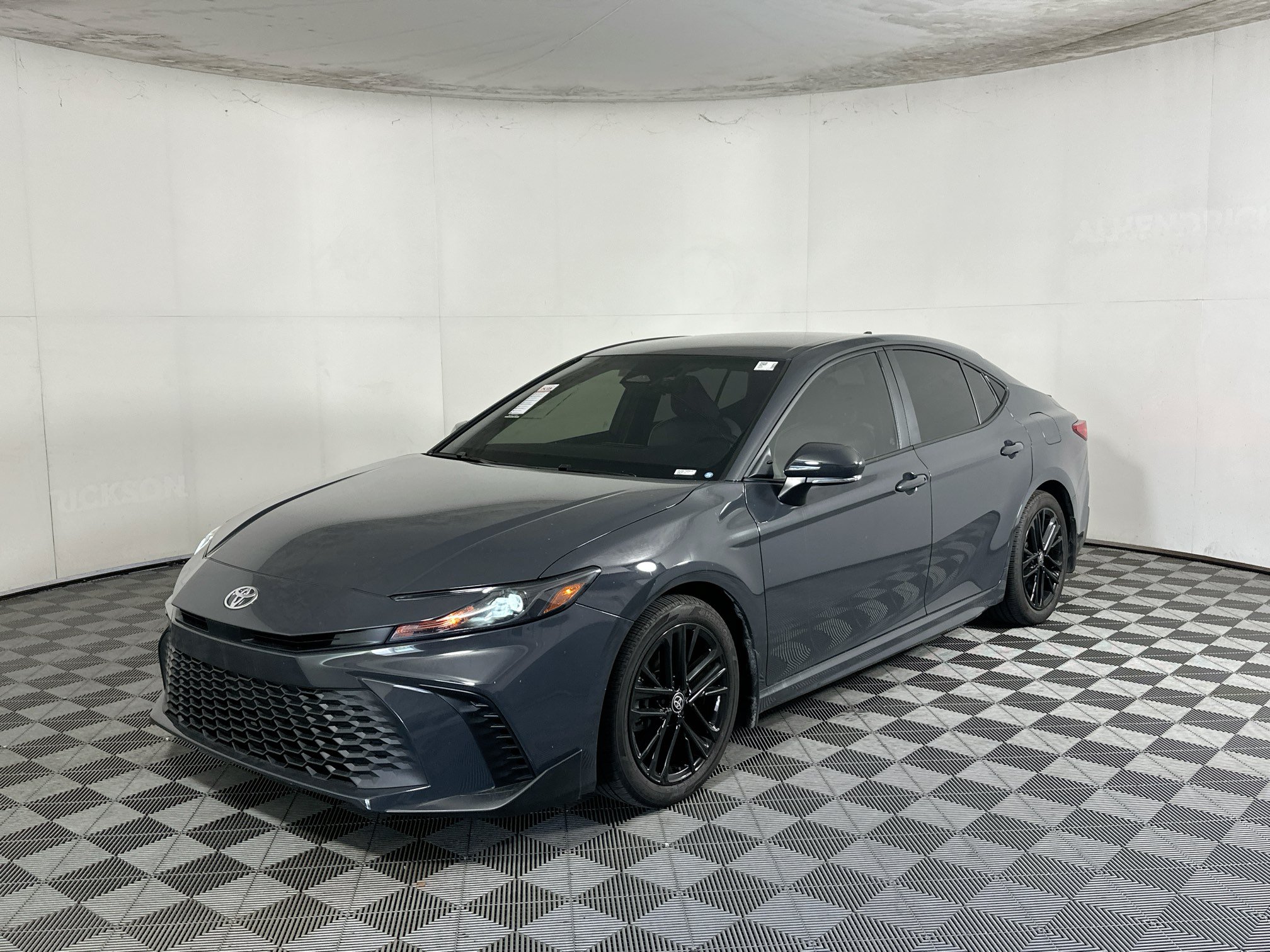 Used 2025 Toyota Camry SE FWD image 7