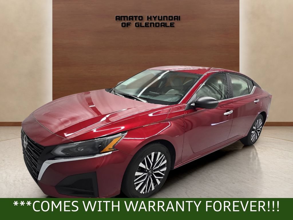 Used 2025 Nissan Altima 2.5 SV FWD image 2