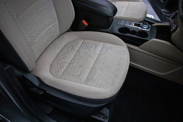 Used 2021 Ford Escape SE w/ Cold Weather Package image 17