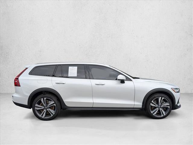 Used 2025 Volvo V60 B5 Cross Country Plus image 4