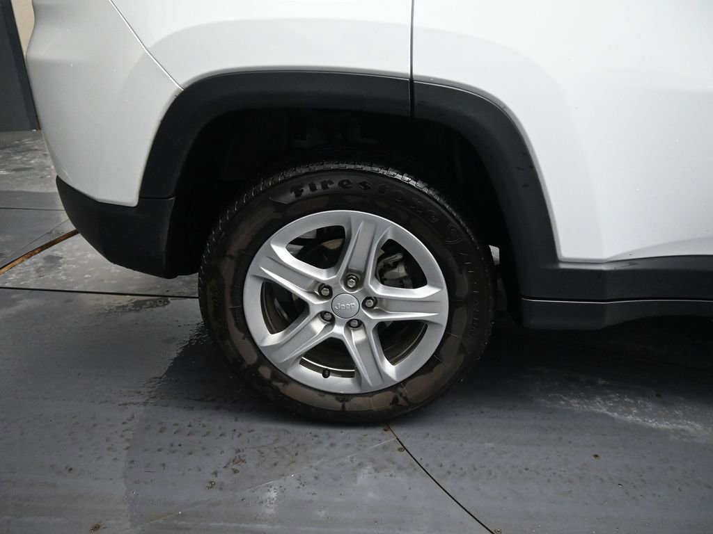 Used 2024 Jeep Compass Latitude image 16