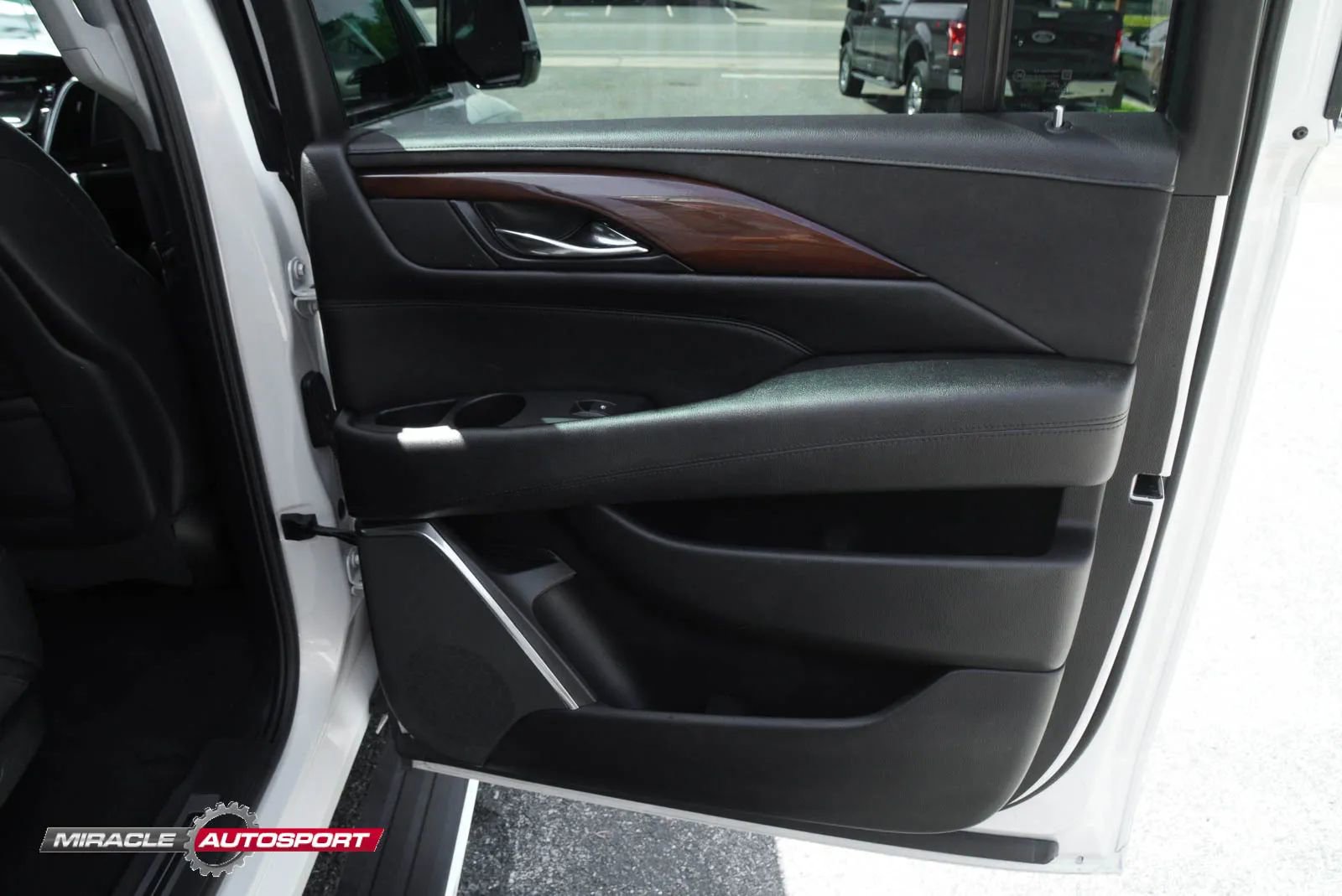 Used 2018 Cadillac Escalade ESV Premium Luxury AWD/4WD image 37