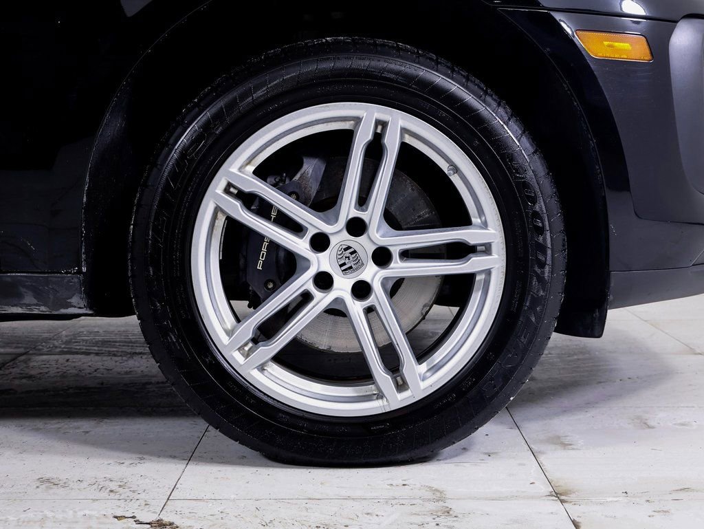 Certified 2025 Porsche Macan AWD/4WD image 22