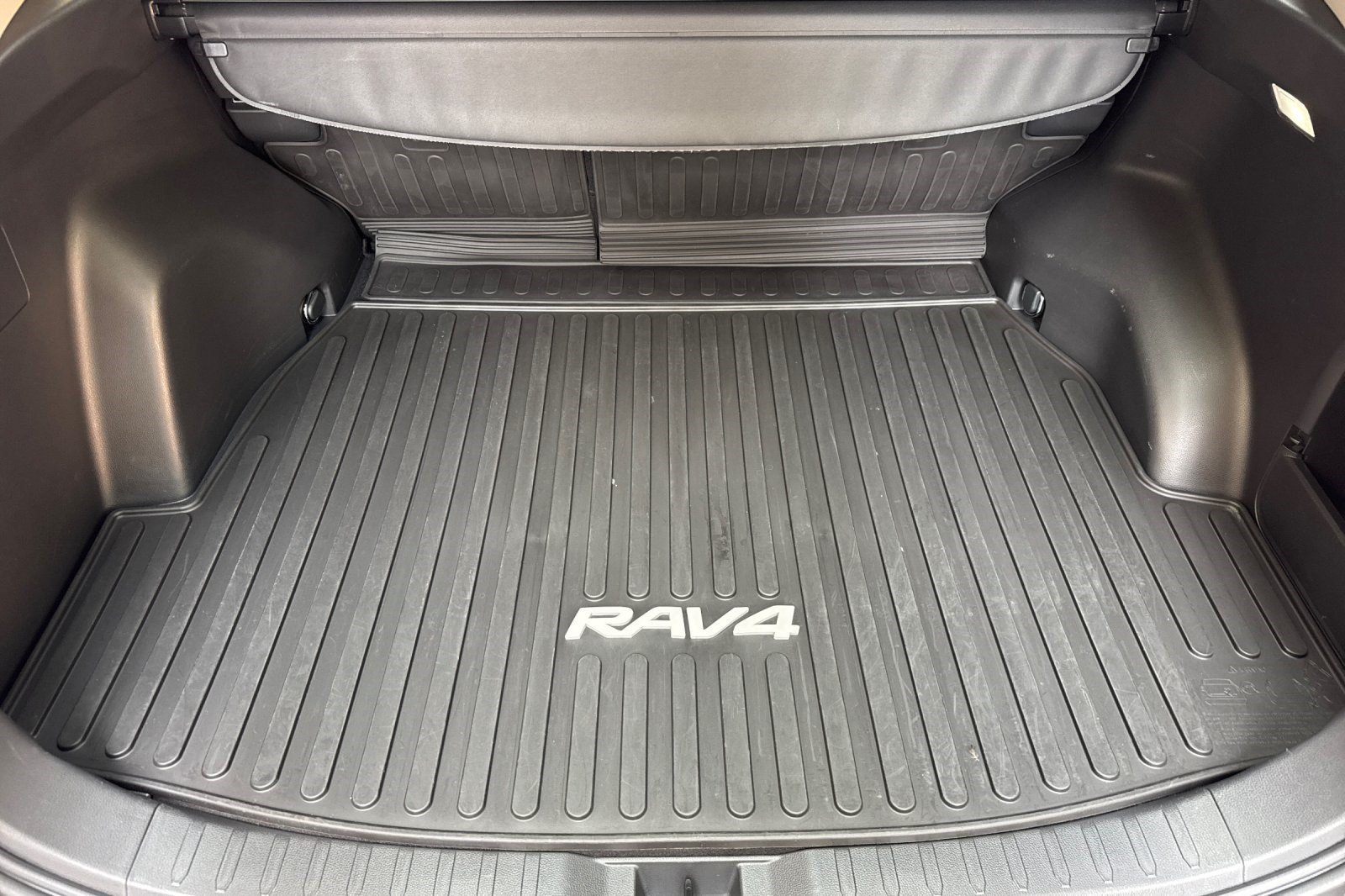 Used 2024 Toyota RAV4 XLE w/ Convenience Package FWD image 27