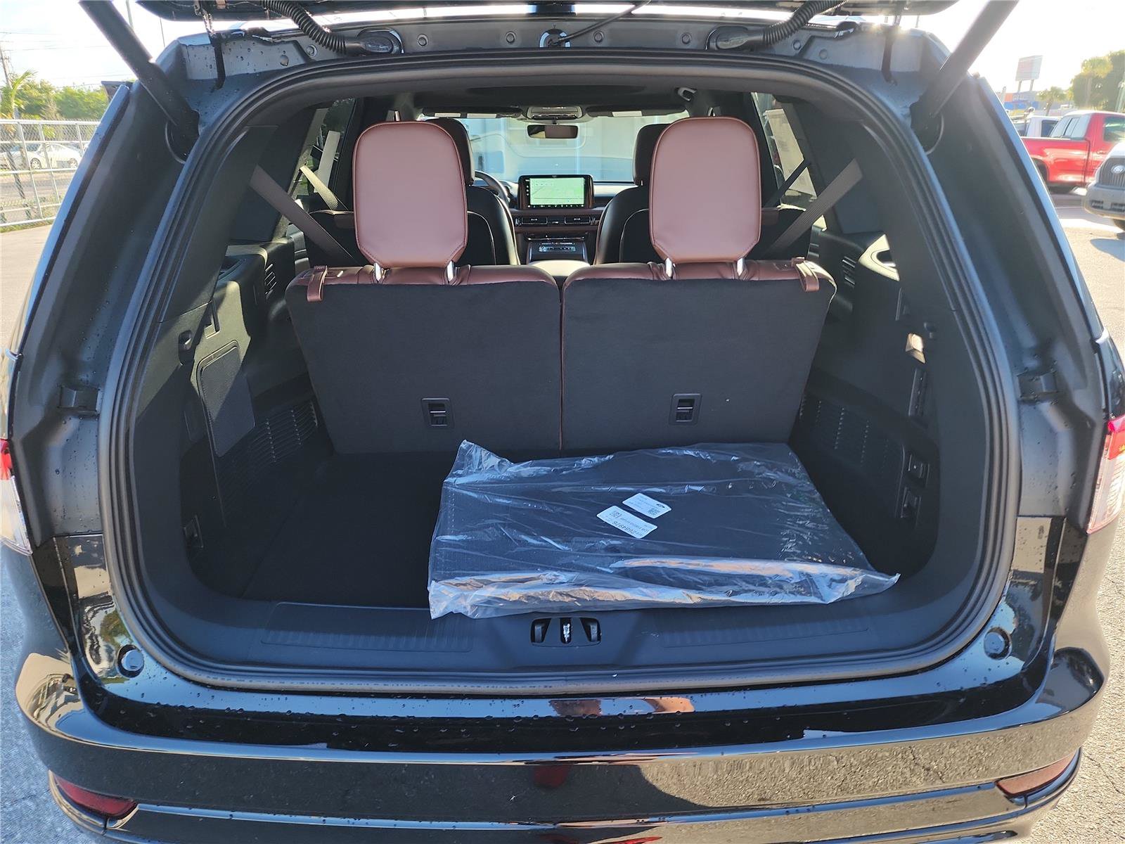 New 2027 Lincoln Aviator Reserve w/ Jet Appearance Package RWD image 19