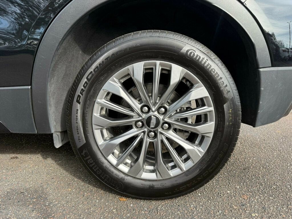 Used 2025 Cadillac XT4 Premium Luxury image 9