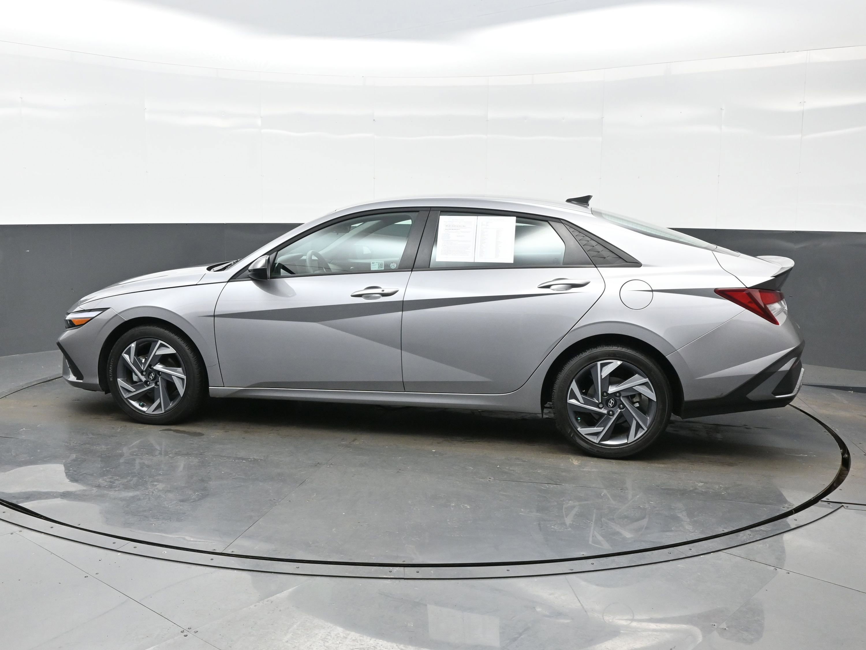 Certified 2025 Hyundai Elantra Sport image 3