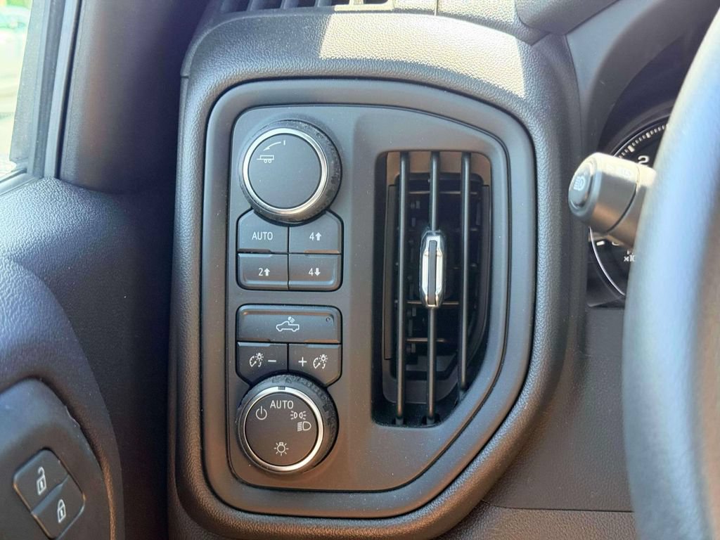 Used 2024 Chevrolet Silverado 1500 Custom Trail Boss AWD/4WD image 21