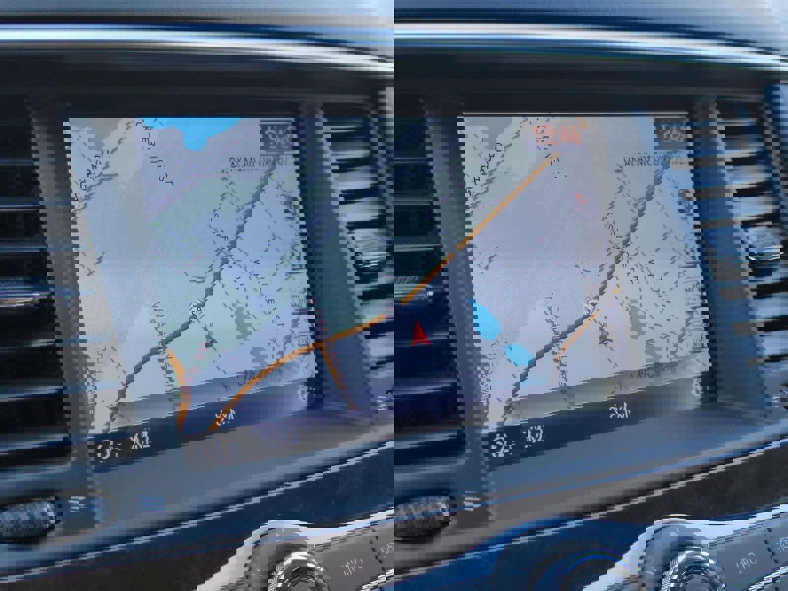 Used 2016 INFINITI QX80 4WD w/ Driver's Assistance Package image 30