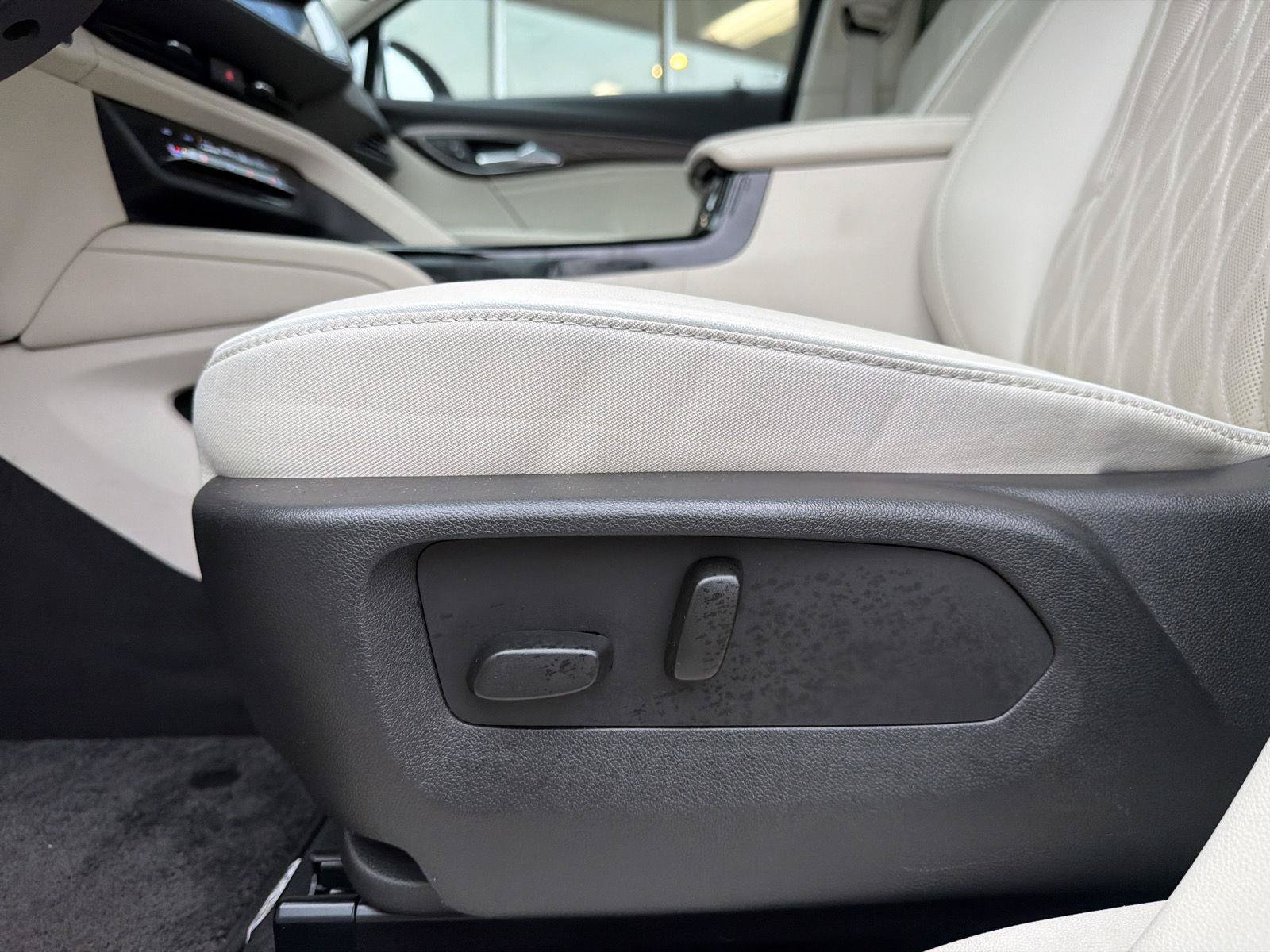 Used 2023 Buick Envision Avenir AWD/4WD image 17