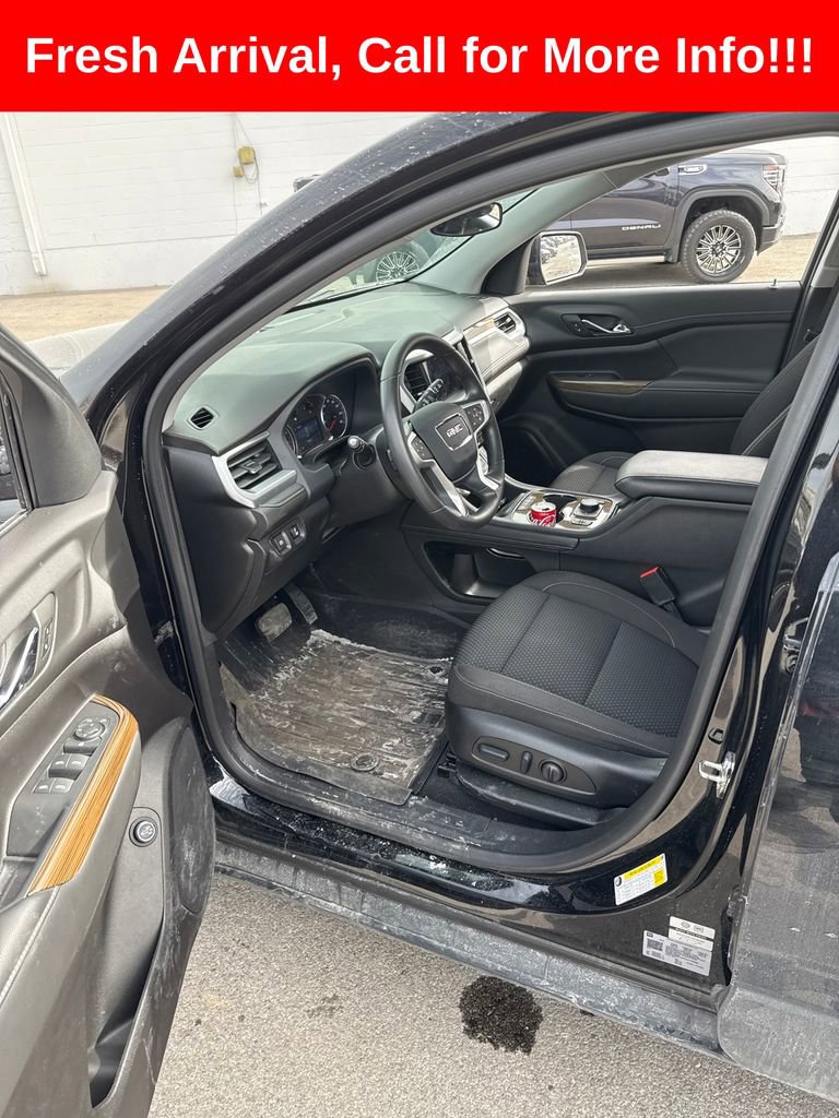 Certified 2023 GMC Acadia SLE w/ Driver Convenience Package image 2
