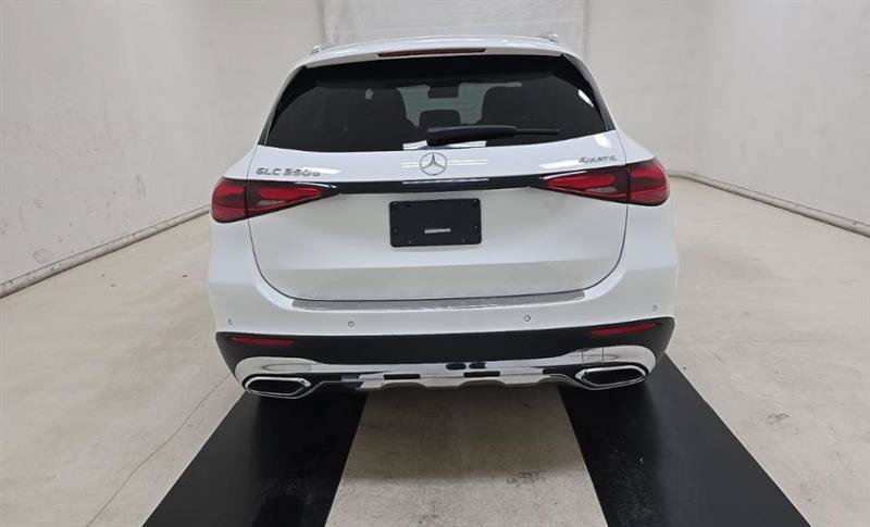 Used 2025 Mercedes-Benz GLC 350e 4MATIC image 5
