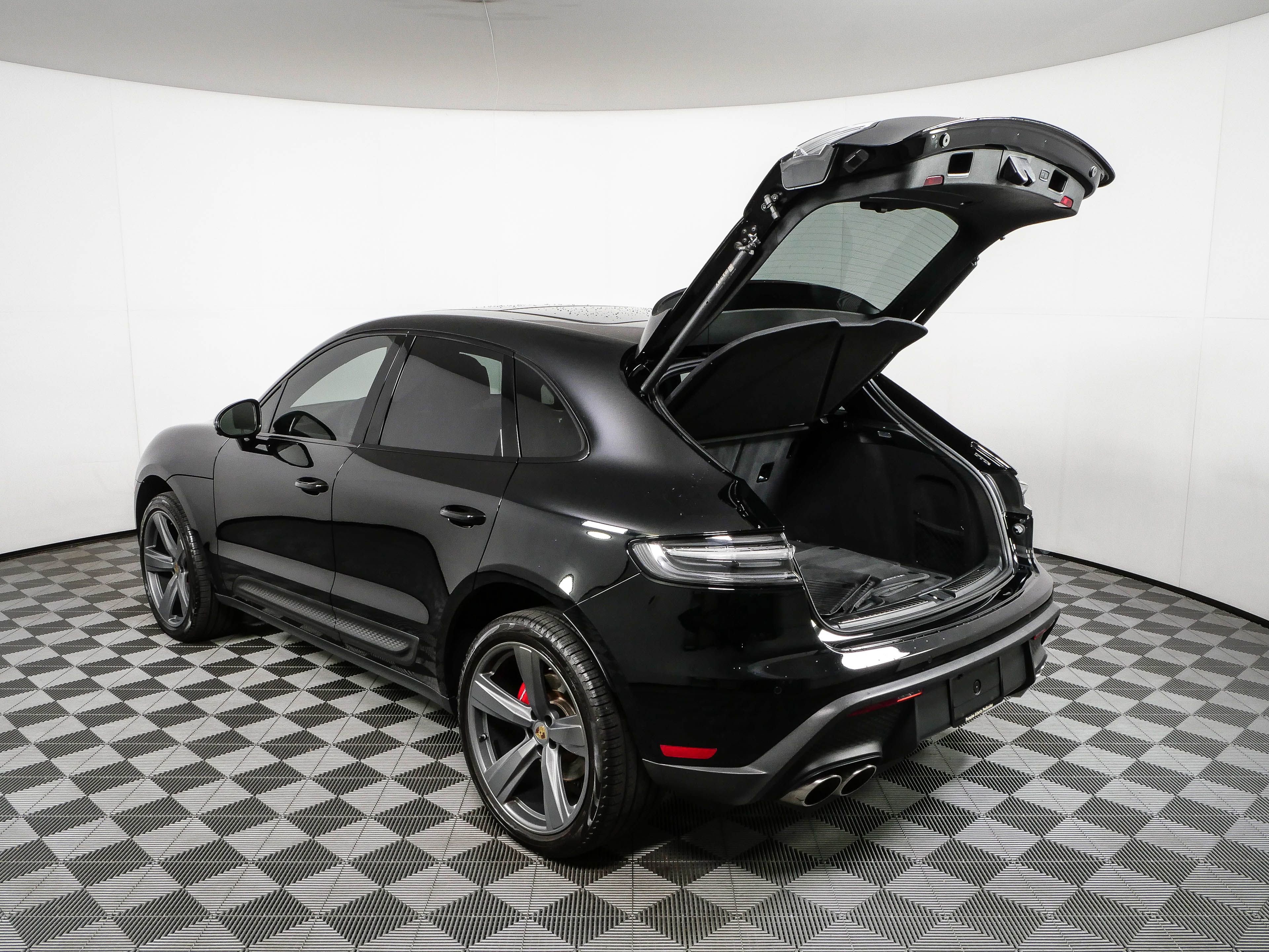 Certified 2023 Porsche Macan S AWD/4WD image 35