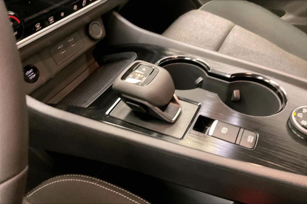 Certified 2026 Nissan Rogue SV AWD/4WD image 16